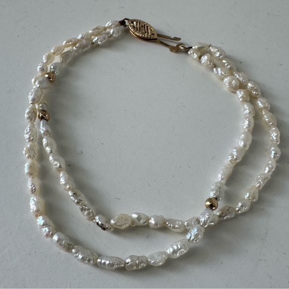 Jewelry - Elegant Pearl bracelet with 14K Gold Accents
